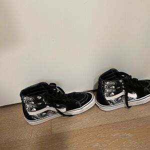 Vans used Kids Black and White High-Top Sneakers great condition.